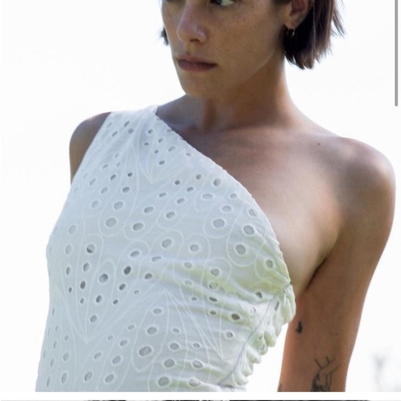 New year sale NWT ZARA Vacation EMBROIDERED ASYMMETRIC
DRESS S
🚨PRICE FIRM - Picture 4 of 16